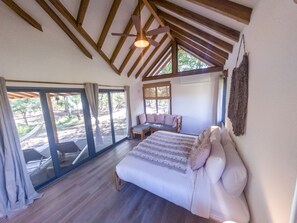 Luxury Suite | Egyptian cotton sheets, premium bedding, memory-foam beds, minibar - Catalina's Hideaway (Hicaco)