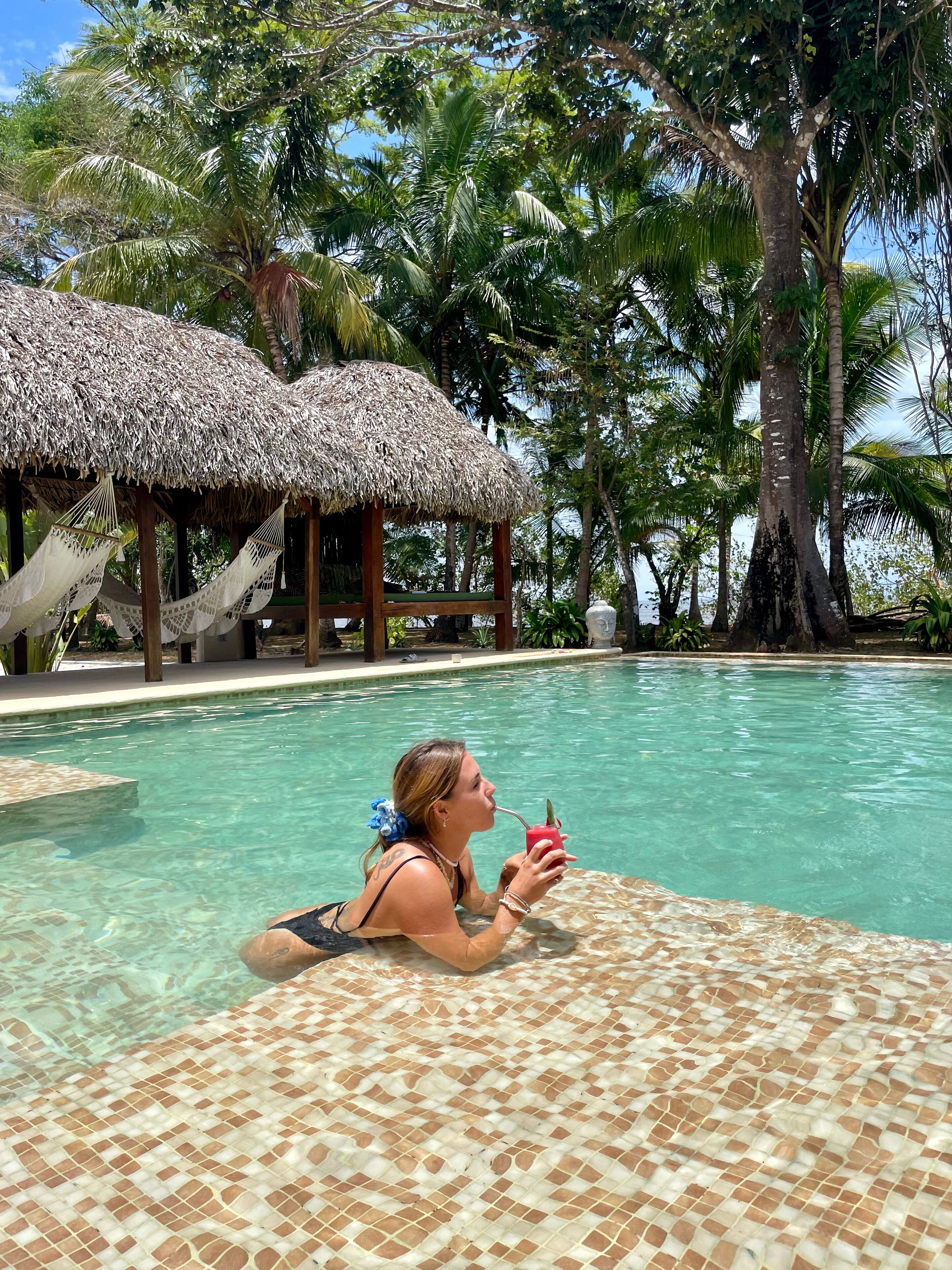 Outdoor pool, free cabanas, sun loungers