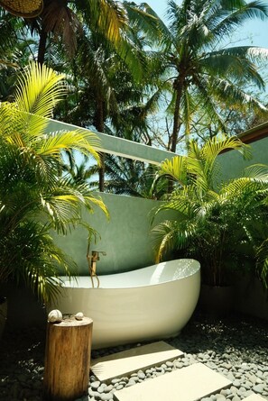 Junior Studio Suite | Bathroom | Eco-friendly toiletries, hair dryer, bathrobes, towels - Catalina's Hideaway (Hicaco)