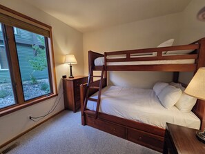 3 bedrooms - Snowcreek Resort Vacation Rentals 988 Fairway Circle (Mammoth Lakes)