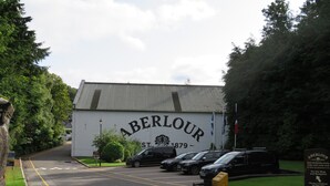 A building with a sign reading "Aberlour" and "1879". - Bankhouse B&B (Aberlour)