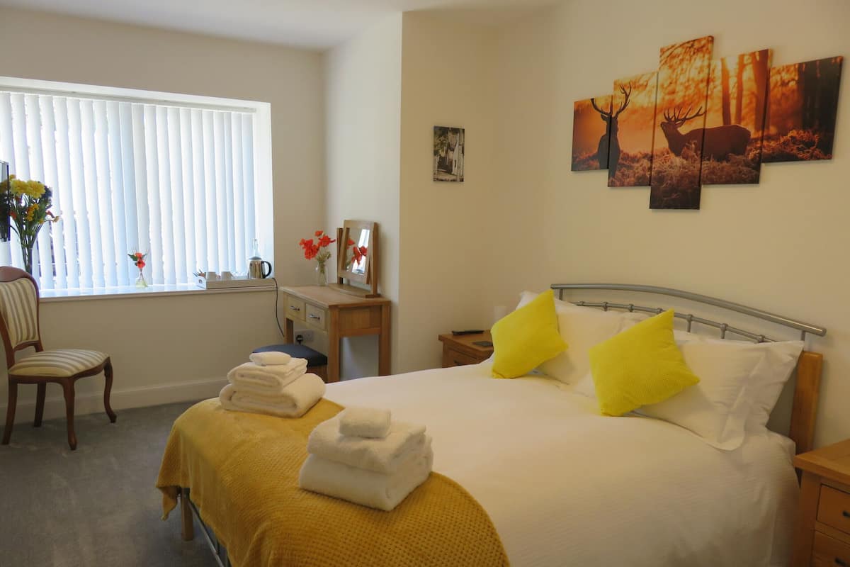 Deluxe Double Room, Ensuite, Courtyard View