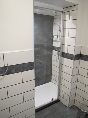 Deluxe Double Room, Ensuite, Courtyard View | Bathroom - Bankhouse B&B (Aberlour)