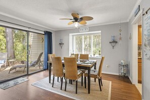 Condo, 2 Bedrooms | Dining