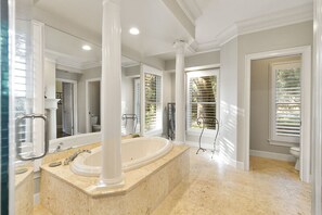 House, 4 Bedrooms | Bathroom