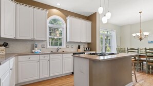 Private kitchen - Emerald Escape by Five Star Properties (Hilton Head Island)