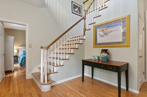 House, 5 Bedrooms | Interior