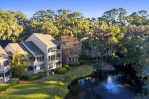 Condo, 2 Bedrooms | Property grounds