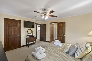 House, 6 Bedrooms