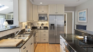 House, 3 Bedrooms | Private kitchen | Fridge, microwave, stovetop, dishwasher - Heritage Hideaway by Five Star Properties (Hilton Head Island)