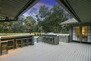 House, 4 Bedrooms | Balcony