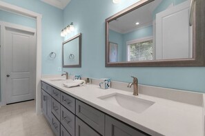 Bathroom - Verano del Sur by Five Star Properties (Hilton Head Island)