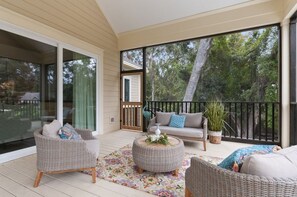 Maison, 5 chambres | Balcon