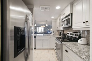 Condo, 2 Bedrooms | Private kitchen | Fridge, microwave, stovetop, dishwasher - Vista Verde by Five Star Properties (Hilton Head Island)