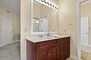 House, 5 Bedrooms | Bathroom - Seaside Treasure by Five Star Properties (Hilton Head Island)