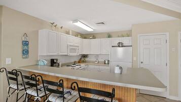 Condo, 3 Bedrooms | Private kitchen | Fridge, microwave, stovetop, dishwasher