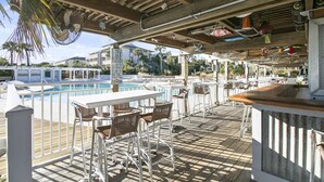 Appart'hôtel, 3 chambres | Piscine