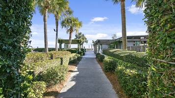 Condo, 3 Bedrooms | Property grounds