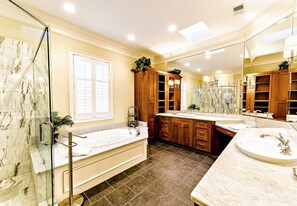 Bathroom - Su Casa by Five Star Properties (Hilton Head Island)