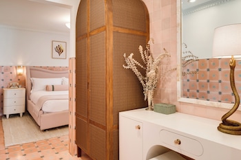 Suite (Louise) | Premium bedding, minibar, in-room safe, blackout drapes at Esme Miami Beach