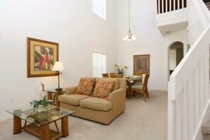 Interior - Centrally located 4BR/3BA with South Facing Pool (Davenport)