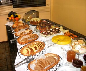 Buffet déjeuner gratuit tous les jours