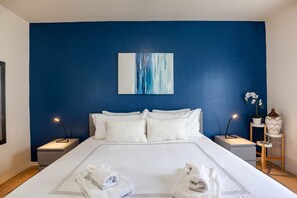 3 bedrooms, in-room safe, iron/ironing board, travel cot - DISNEY'S DOORSTEP!!! < 5 miles to parks. 3BDRs ⭐️ (Kissimmee)