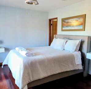 3 chambres, bureau, fer et planche à repasser, accès au Wi-Fi (inclus)