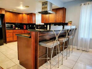 Fridge, microwave, oven, stovetop - Charmed New Orleans Lakeview Neighborhood Living (New Orleans)