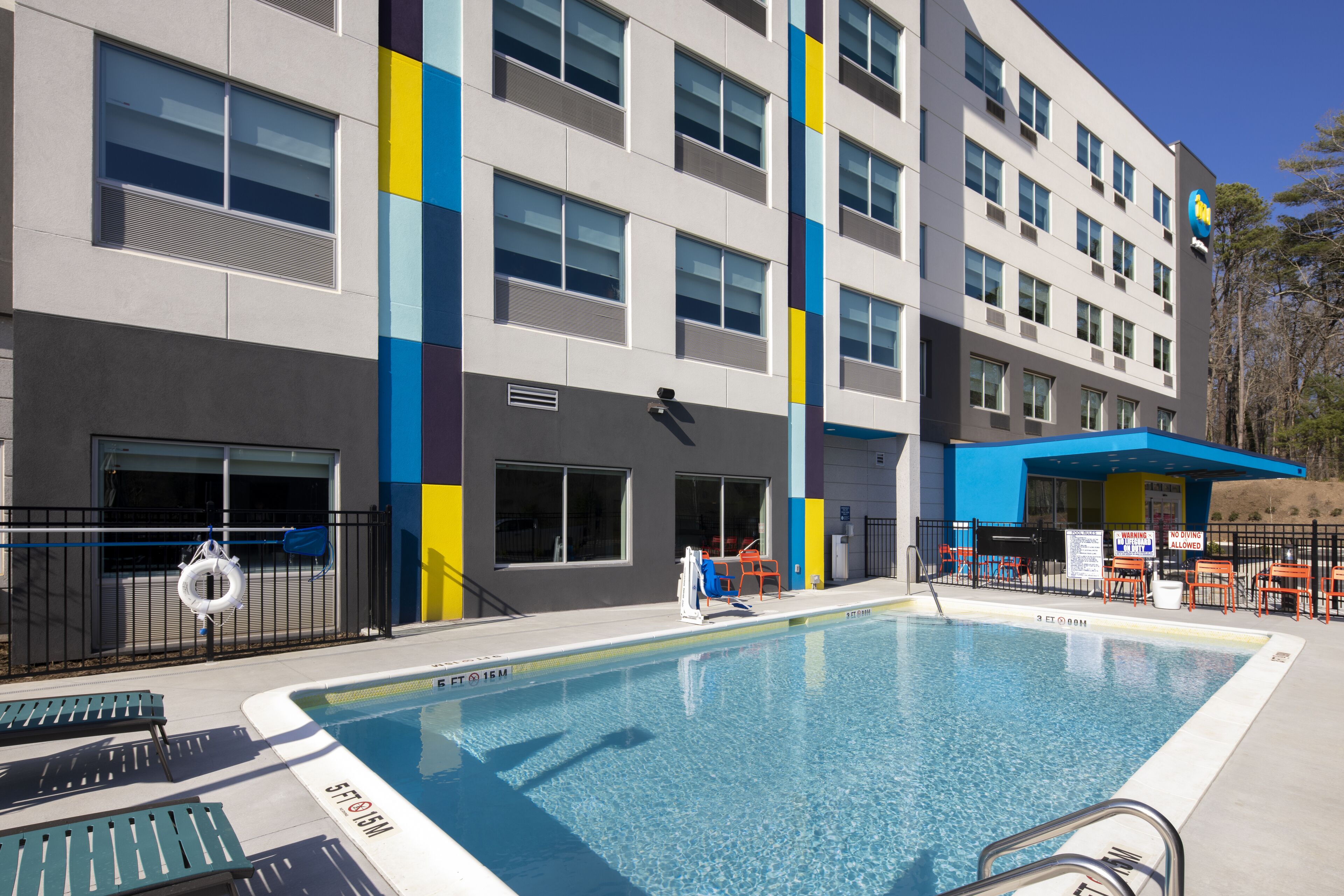 Seasonal outdoor pool, open 10:00 AM to 10:00 PM, pool umbrellas