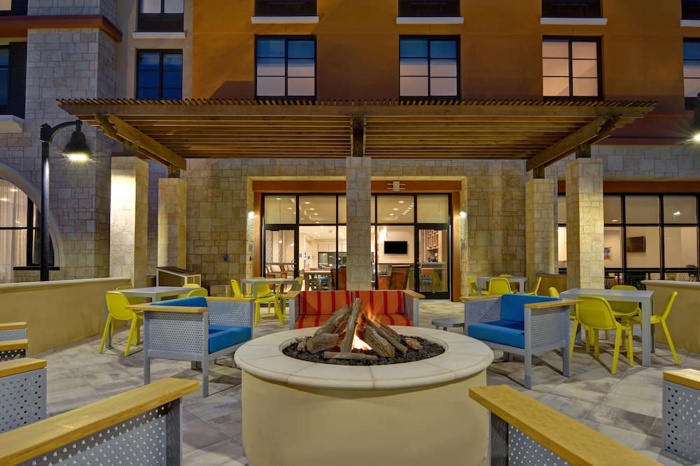 Home2 Suites by Hilton Orlando at Flamingo Crossings