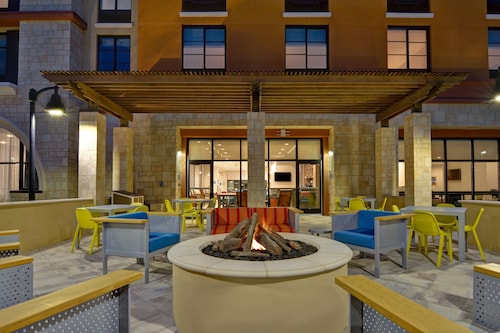 Hilton Orlando at Flamingo Crossings的Home2套房