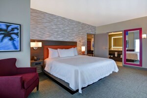Home2 Suites by Hilton Orlando at Flamingo Crossings