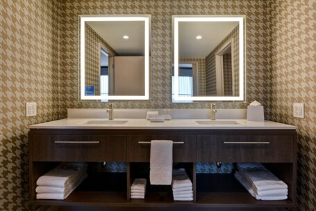 Home2 Suites by Hilton Orlando at Flamingo Crossings - Image 15