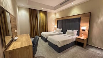 Junior Twin Room, Multiple Beds | Egyptian cotton sheets, premium bedding, in-room safe, desk