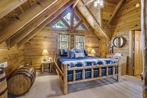 2 bedrooms, iron/ironing board, free WiFi, bed sheets - Ultimate Retreat.. Fireplace.. Hot Tub…Minutes to Gatlbg and PFrge! (Gatlinburg)