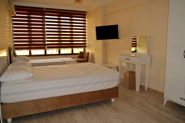 Espacio para trabajar con laptop y wifi gratis 