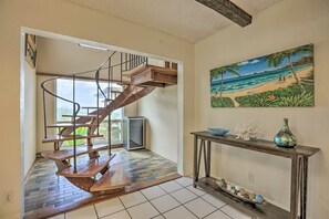 Interior - Seaside Oasis-Near Beach w/ AC, BBQ & more! (Hauula)