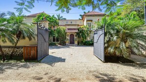 Unclassified image, 4 of 49, button - Casa De Luz (Tamarindo)