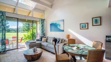 Smart TV, fireplace, stereo, offices