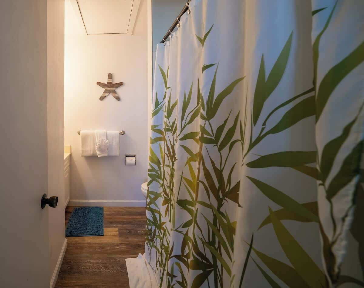 Combined shower/tub, hair dryer, towels, soap