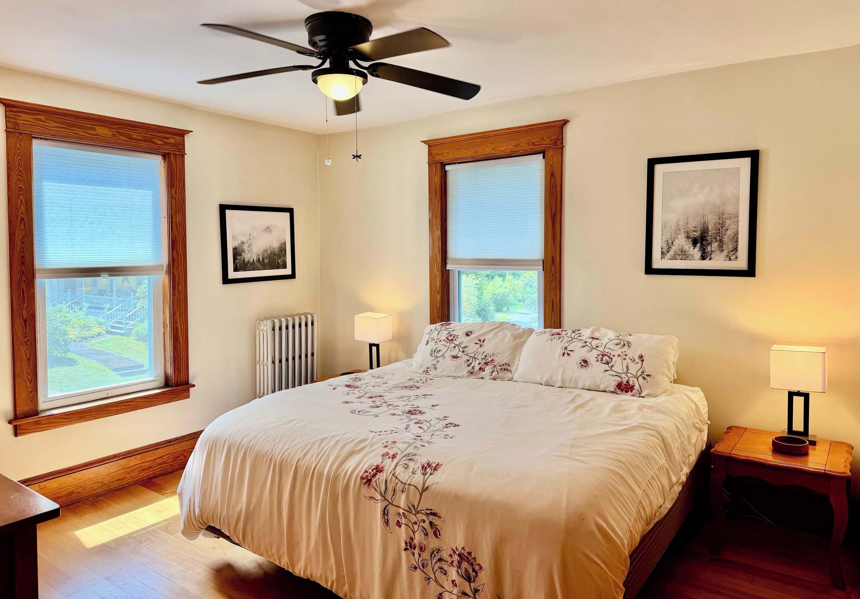6 bedrooms, desk, iron/ironing board, travel crib