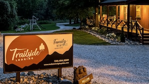 A sign for Trailside Lodging with a contact number and website.