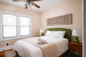 2 habitaciones, tabla de planchar con plancha, wifi y ropa de cama