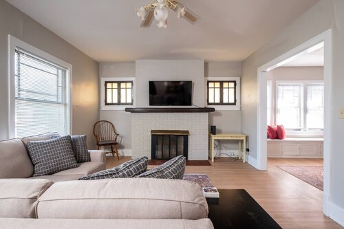 Spacious 2B/1BA in Buzzing Louisville Neighborhood
