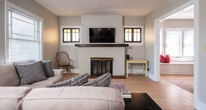 Spacious 2B/1BA in Buzzing Louisville Neighborhood