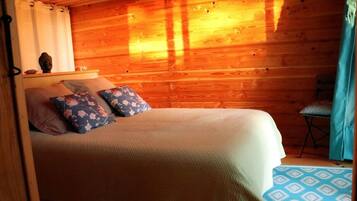 3 habitaciones, tabla de planchar con plancha y cuna de viaje