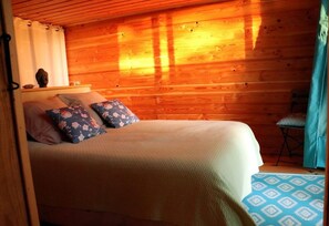 3 bedrooms, iron/ironing board, travel crib, free WiFi - Gîte 2 to 10 travelers + private SPA   (brassac)