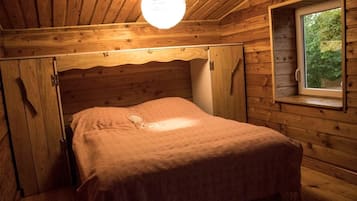 3 bedrooms, iron/ironing board, travel crib, free WiFi