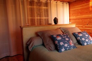 3 bedrooms, iron/ironing board, travel cot, free WiFi - Gîte 2 to 10 travellers + private SPA + swimming pool in season (brassac)
